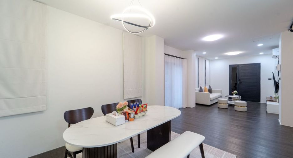 Casa en alquiler de 3 habitaciones en Mueang Phuket, Phuket