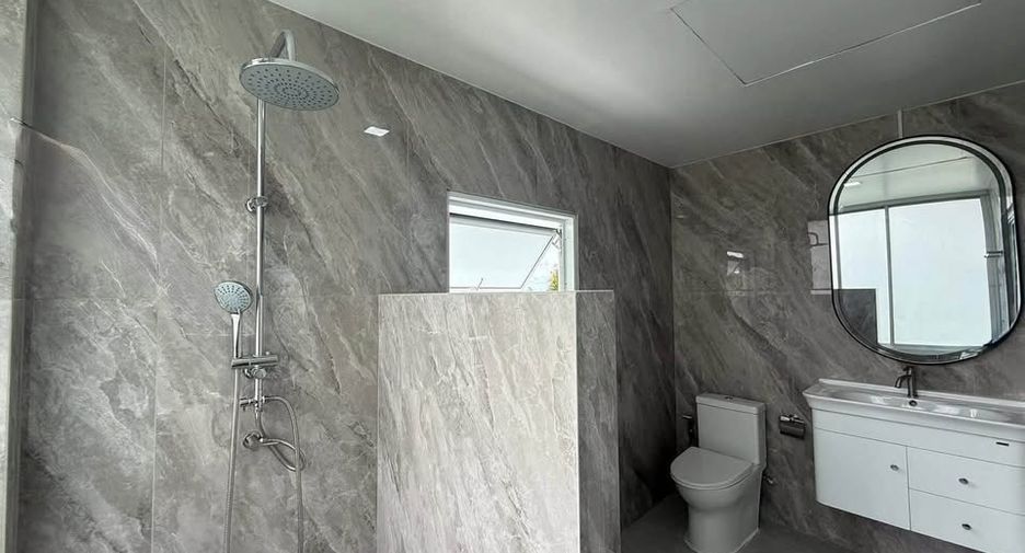 Villa en alquiler y en venta de 5 habitaciones en East Pattaya, Pattaya