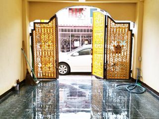 Casa adosada en venta de 3 habitaciones en Bang Khun Thian, Bangkok