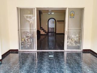 Casa adosada en venta de 3 habitaciones en Bang Khun Thian, Bangkok