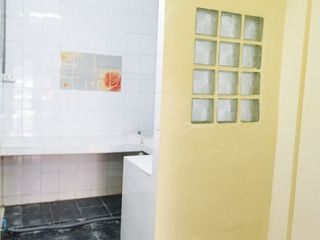 Casa adosada en venta de 3 habitaciones en Bang Khun Thian, Bangkok