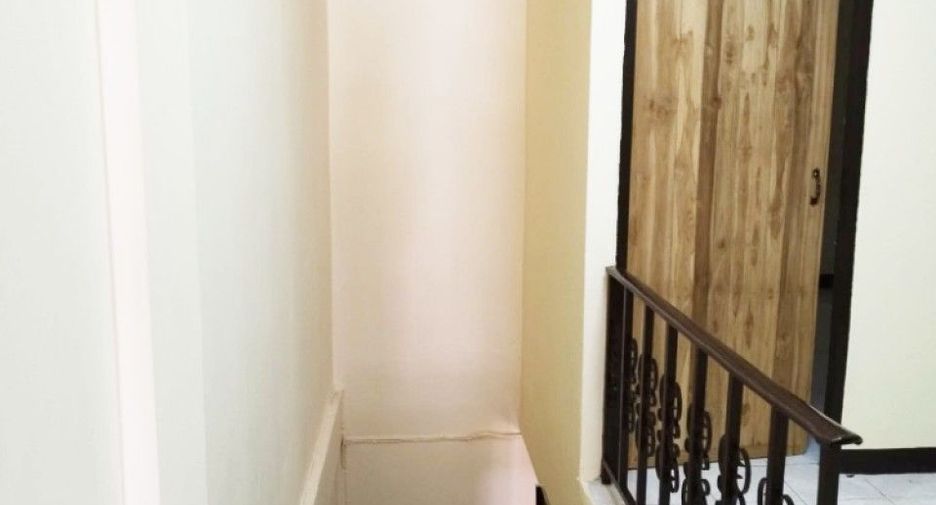 Casa adosada en venta de 3 habitaciones en Bang Khun Thian, Bangkok