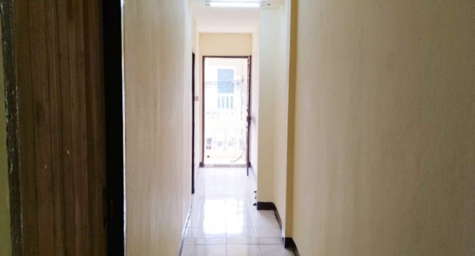 Casa adosada en venta de 3 habitaciones en Bang Khun Thian, Bangkok