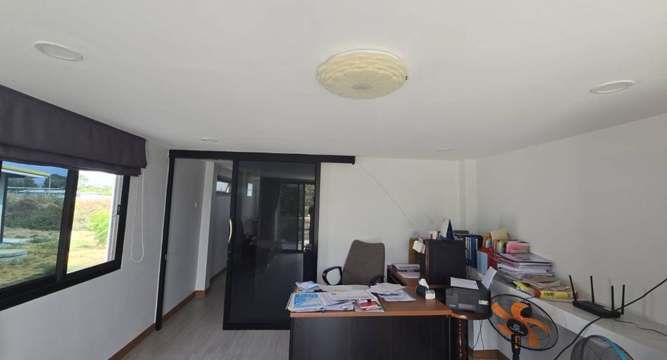 For sale 3 ベッドルーム office in Bang Sao Thong, Samut Prakan