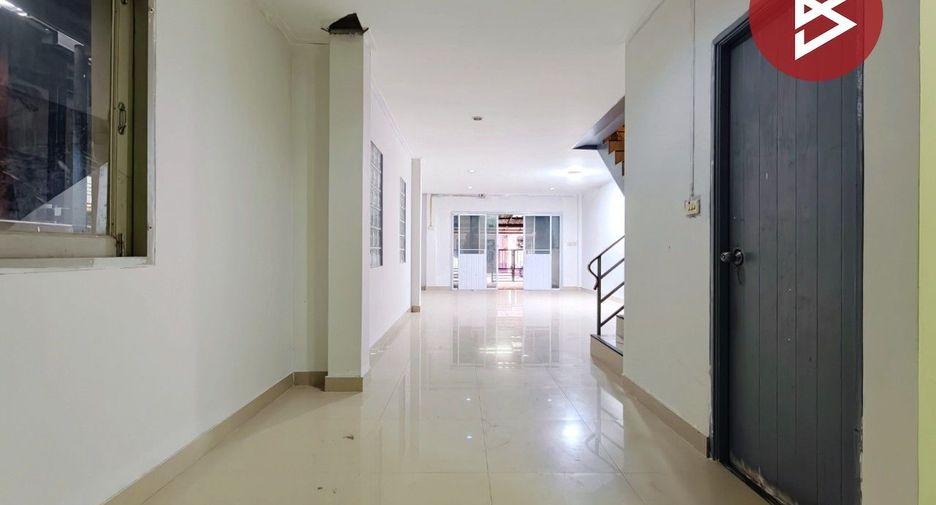 For sale 2 bedrooms townhouse in Mueang Chachoengsao, Chachoengsao