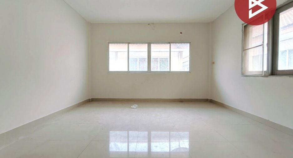For sale 2 bedrooms townhouse in Mueang Chachoengsao, Chachoengsao