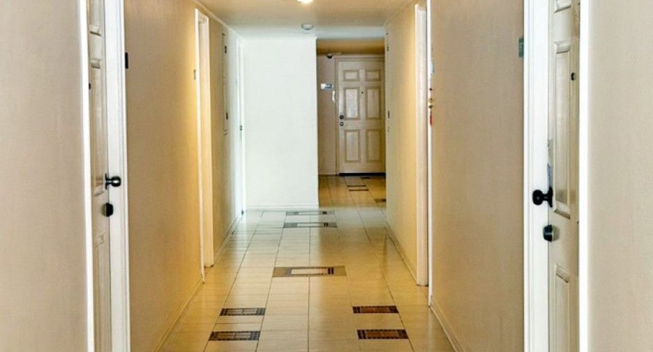 For sale 1 bed condo in Huai Khwang, Bangkok