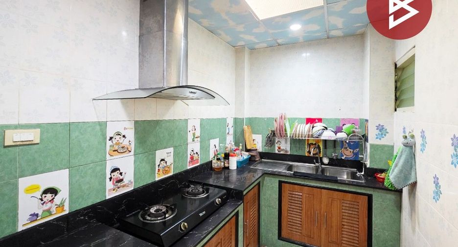 Casa adosada en venta de 3 habitaciones en Bang Khun Thian, Bangkok