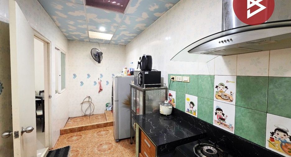 Casa adosada en venta de 3 habitaciones en Bang Khun Thian, Bangkok