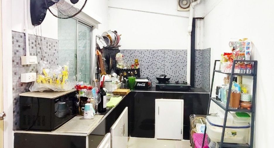 出售 3 卧室 联排别墅 在 Mueang Samut Sakhon, Samut Sakhon