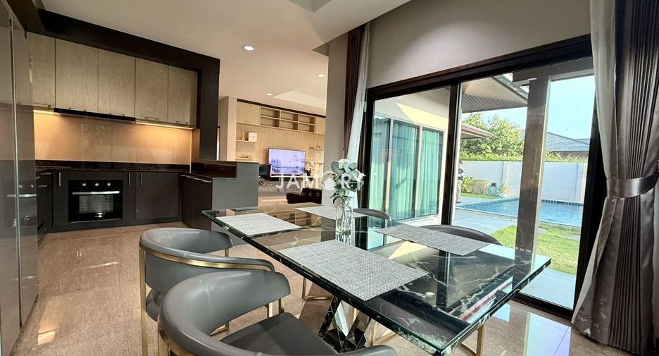 For rent 3 bedrooms villa in Huay Yai, Pattaya