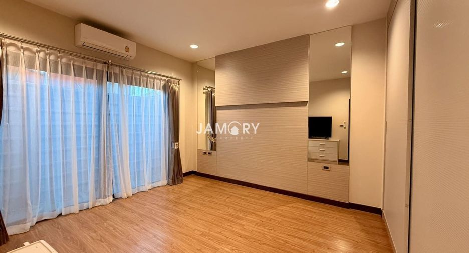 For rent 3 bedrooms villa in Huay Yai, Pattaya