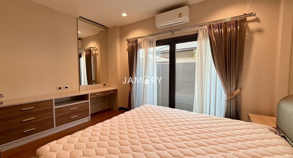 For rent 3 bedrooms villa in Huay Yai, Pattaya