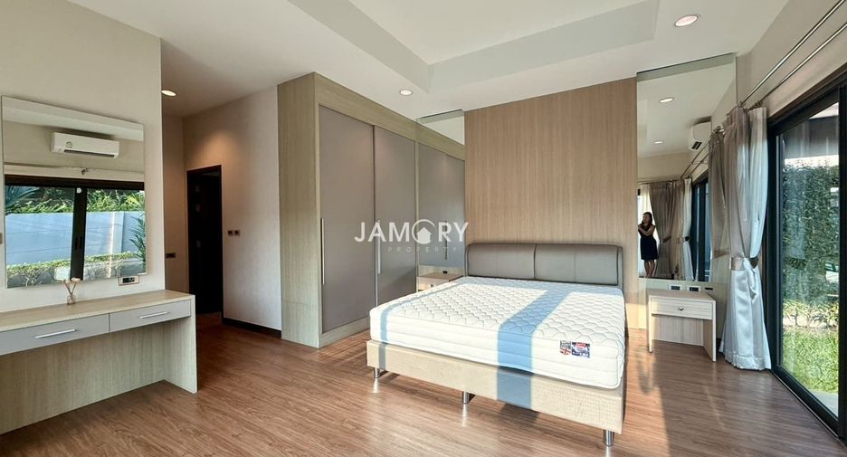For rent 3 bedrooms villa in Huay Yai, Pattaya