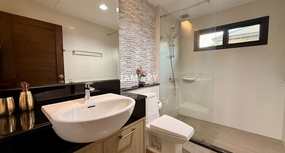 For rent 3 bedrooms villa in Huay Yai, Pattaya