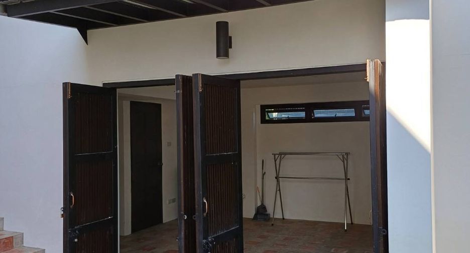 À louer 2 chambres maison à Saraphi, Chiang Mai