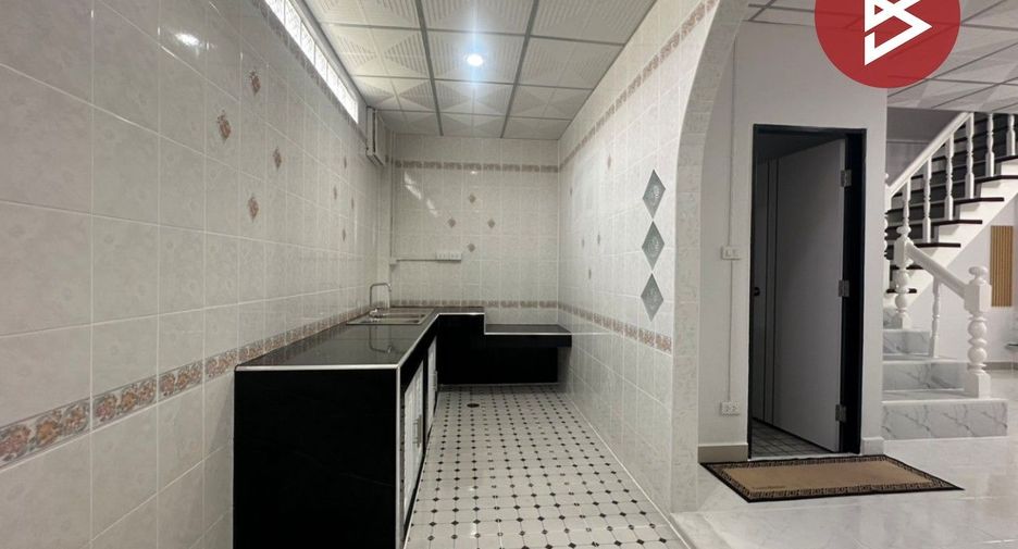 Продажа 3 спальни таунхаус в Mueang Pathum Thani, Патумтани