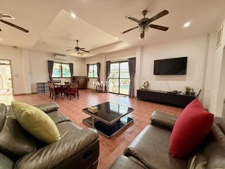 Haus zur Miete mit 4 Zimmer in Bang Lamung, Chonburi