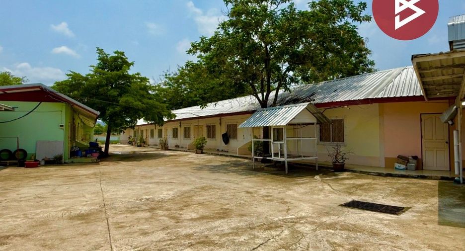 For sale 6 bedrooms apartment in Sa Bot, Lopburi