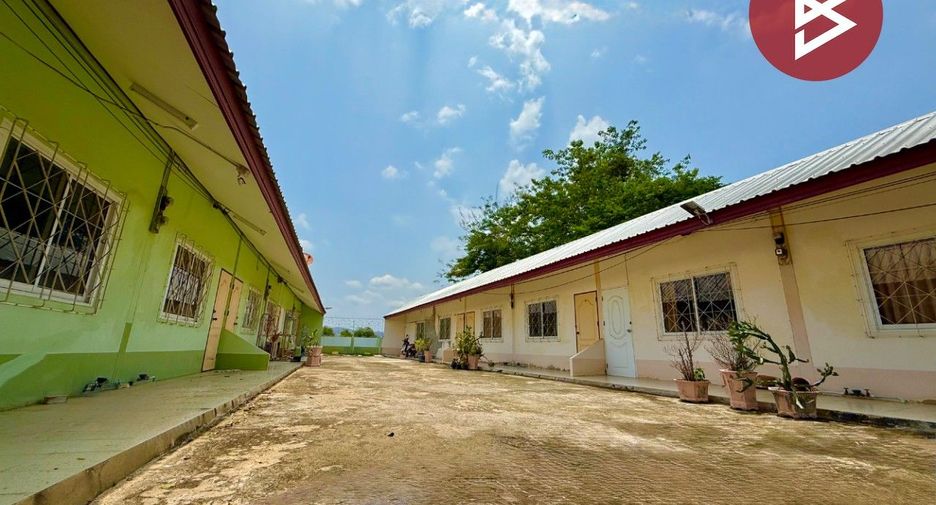 For sale 6 bedrooms apartment in Sa Bot, Lopburi