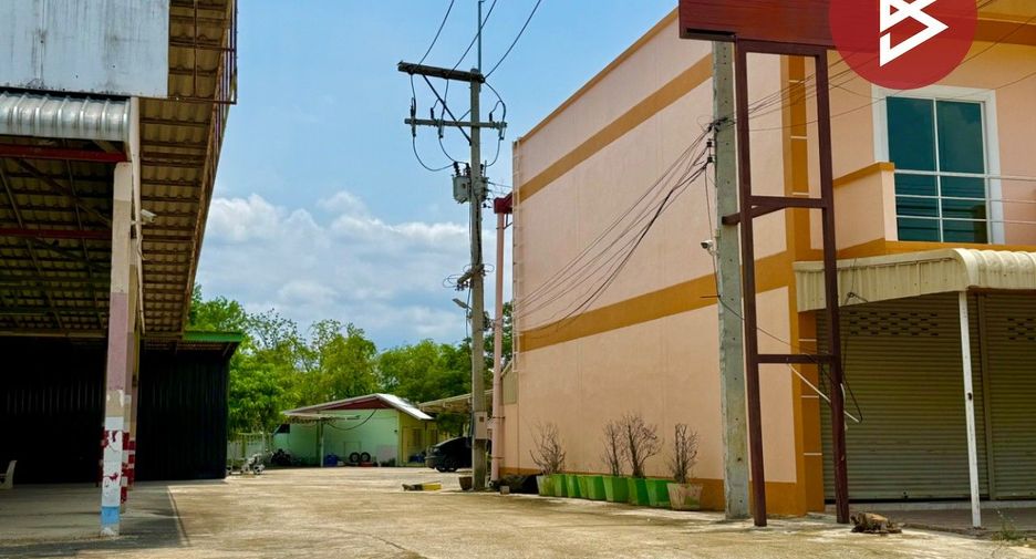 For sale 6 bedrooms apartment in Sa Bot, Lopburi