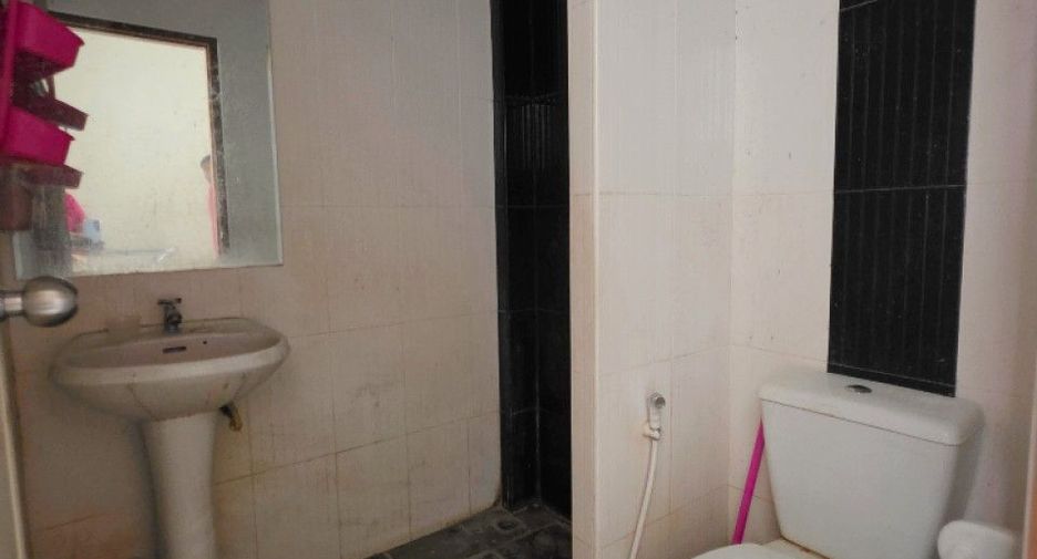 Casa adosada en venta de 2 habitaciones en Si Racha, Chonburi