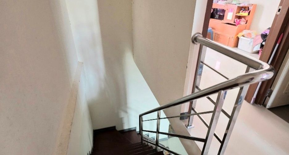 Casa adosada en venta de 2 habitaciones en Si Racha, Chonburi