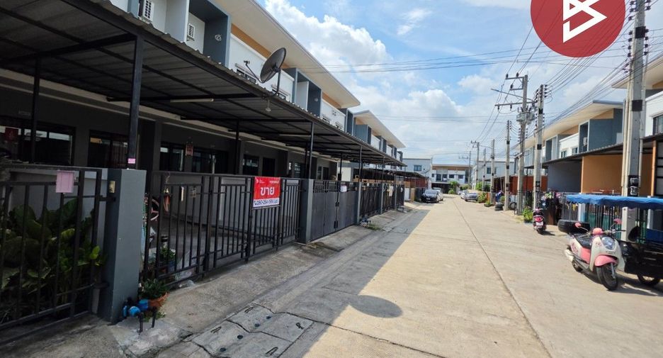 Casa adosada en venta de 2 habitaciones en Si Racha, Chonburi
