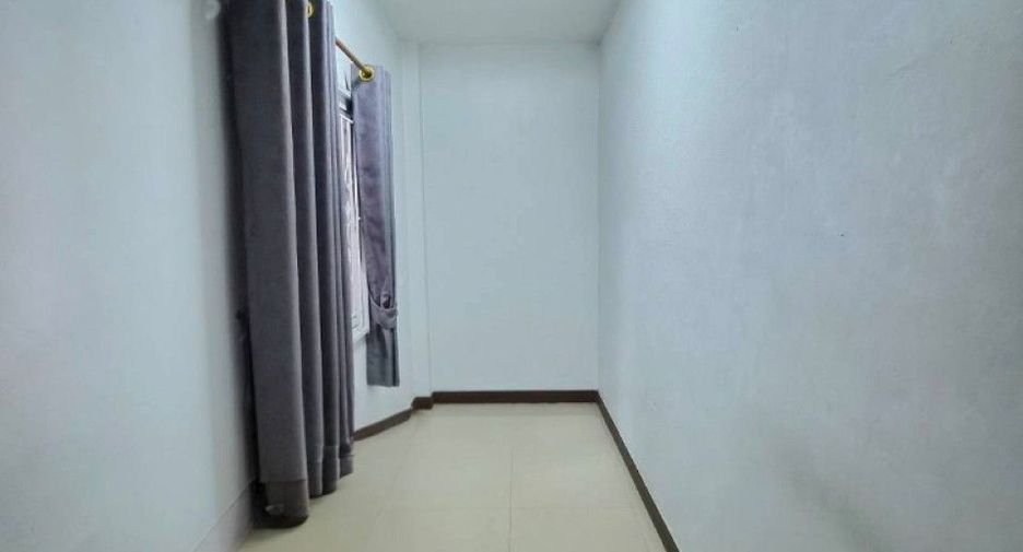 出售 2 卧室 独立屋 在 Si Racha, Chon Buri