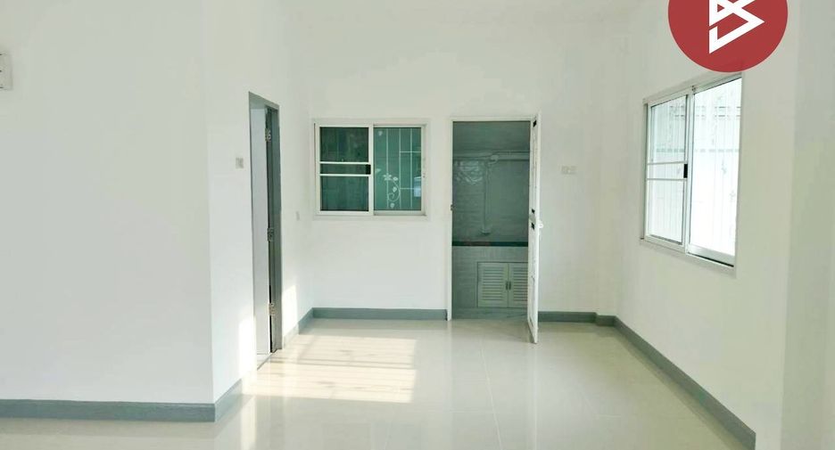 Продажа 3 спальни дом в Ban Bueng, Чонбури