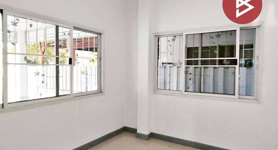 Продажа 3 спальни дом в Ban Bueng, Чонбури