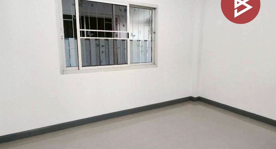 Продажа 3 спальни дом в Ban Bueng, Чонбури