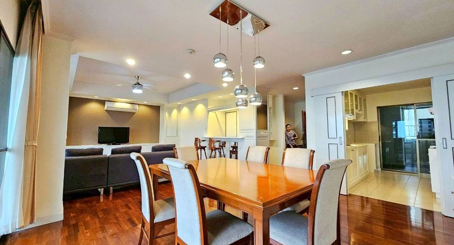 For rent 3 bedrooms apartment in Khlong Toei, Bangkok