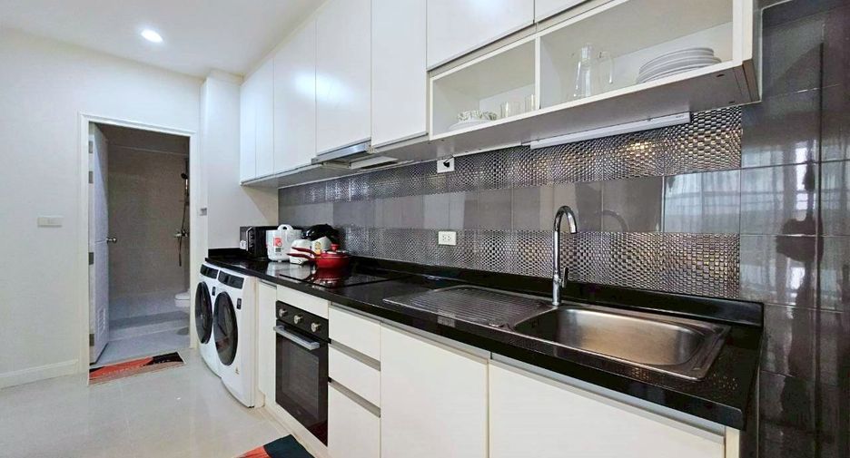 Apartamento con servicios en alquiler de 2 habitaciones en Khlong Toei, Bangkok