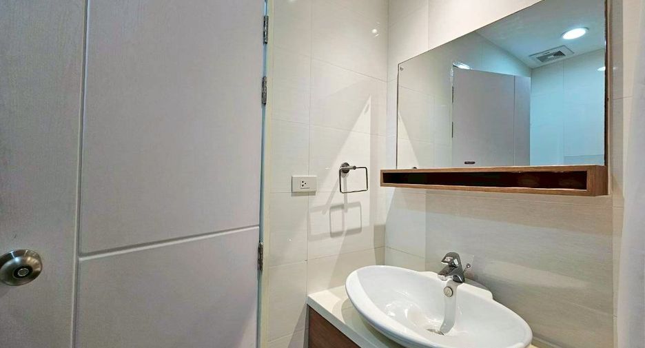 Apartamento con servicios en alquiler de 2 habitaciones en Khlong Toei, Bangkok