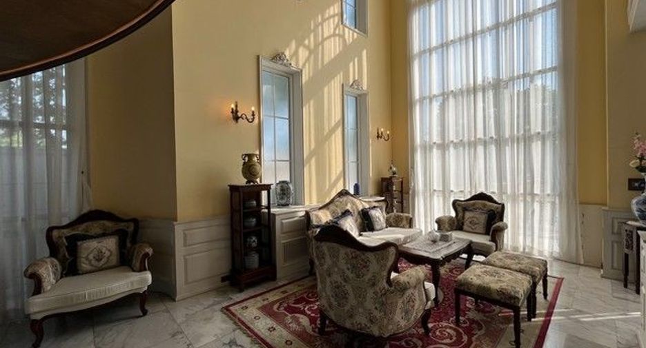 Casa en alquiler y en venta de 3 habitaciones en Min Buri, Bangkok