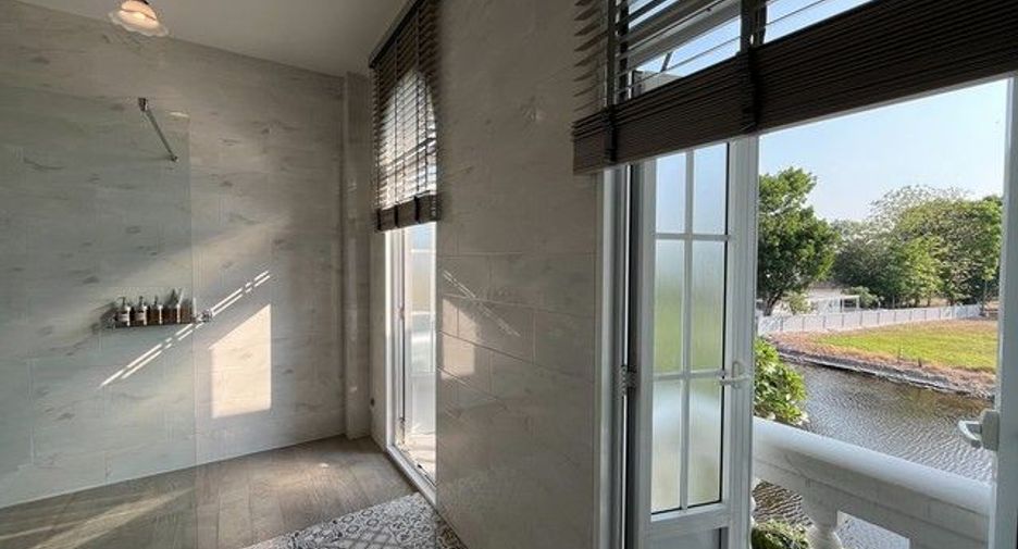 Casa en alquiler y en venta de 3 habitaciones en Min Buri, Bangkok