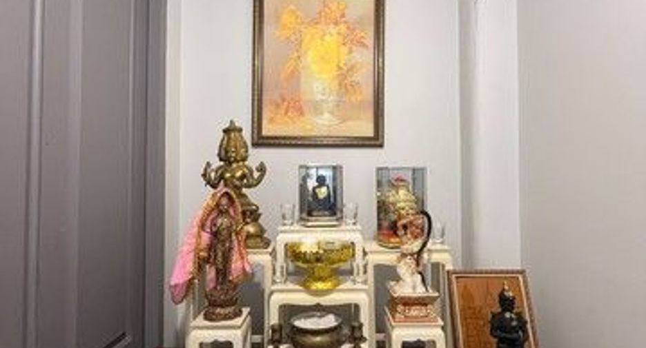Casa en alquiler y en venta de 3 habitaciones en Min Buri, Bangkok
