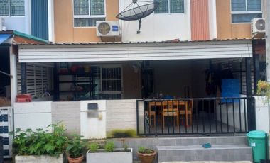 For sale 3 bedrooms townhouse in Mueang Samut Prakan, Samut Prakan