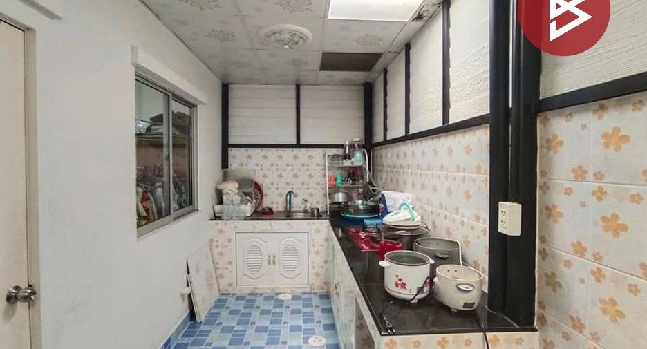 For sale 3 bedrooms townhouse in Mueang Samut Prakan, Samut Prakan
