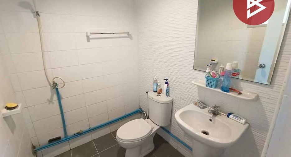 For sale 3 bedrooms townhouse in Mueang Samut Prakan, Samut Prakan