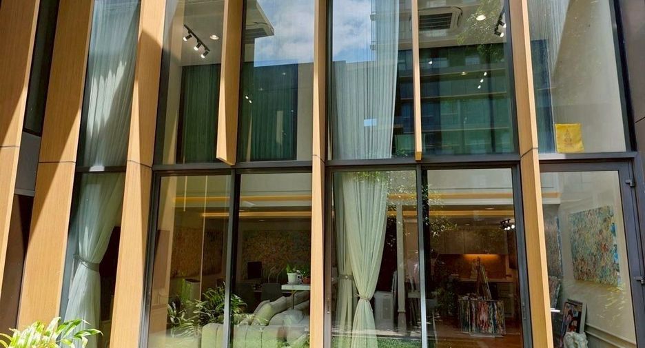 For sale 3 bedrooms condo in Khlong Toei, Bangkok