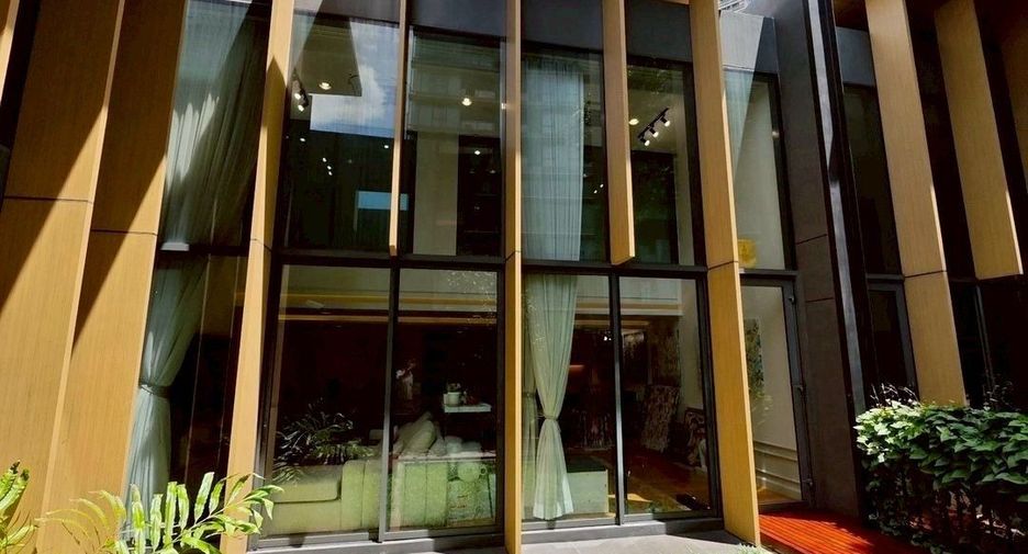 For sale 3 bedrooms condo in Khlong Toei, Bangkok