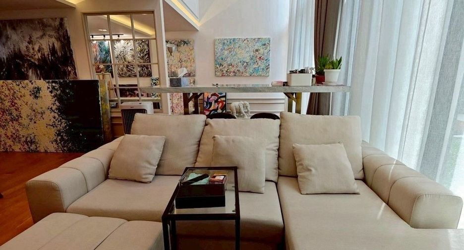 For sale 3 bedrooms condo in Khlong Toei, Bangkok
