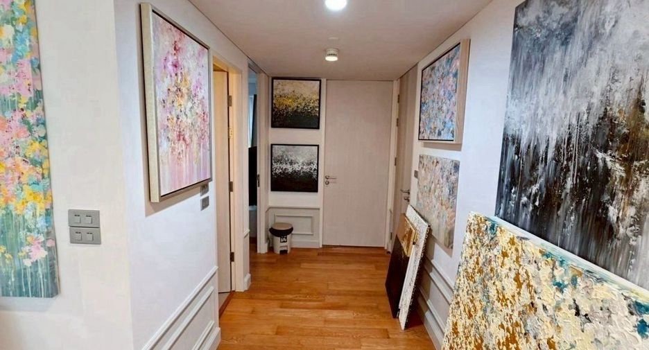 For sale 3 bedrooms condo in Khlong Toei, Bangkok