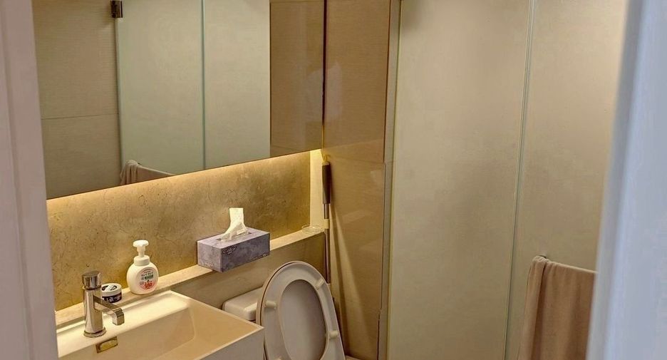 For sale 3 bedrooms condo in Khlong Toei, Bangkok