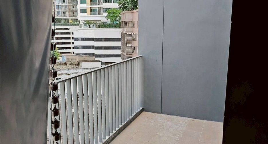 For sale 3 bedrooms condo in Khlong Toei, Bangkok
