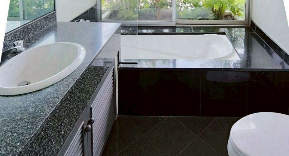 Condo en alquiler de 3 habitaciones en Sathon, Bangkok
