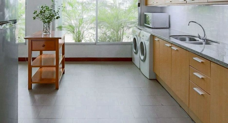 Condo en alquiler de 3 habitaciones en Sathon, Bangkok