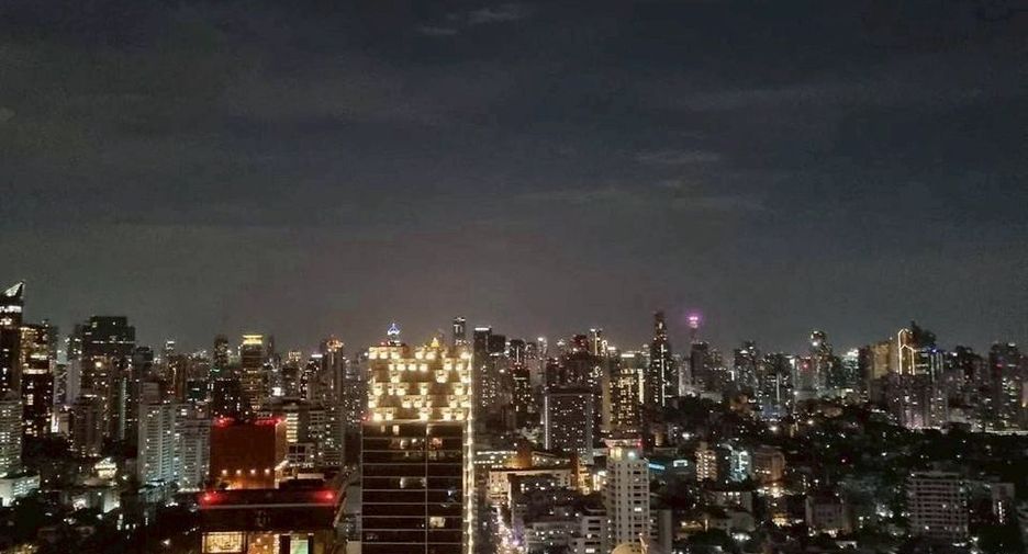 For rent 3 bedrooms condo in Watthana, Bangkok